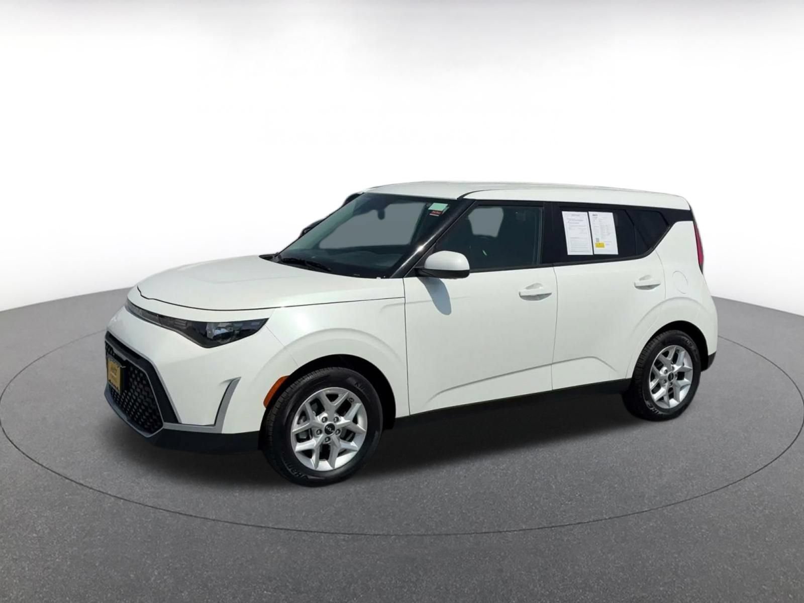 Used 2025 Kia Soul LX w/ LX Technology Package FWD image 7