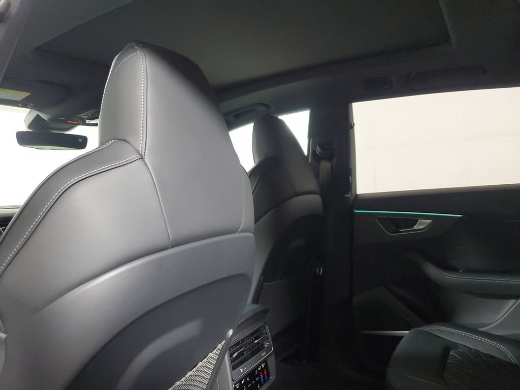 Used 2025 Audi SQ8 Prestige w/ Prestige Package AWD/4WD image 13