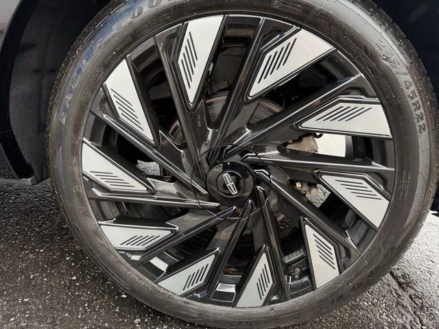 Used 2025 Lincoln Nautilus Reserve w/ Jet Appearance Package image 8