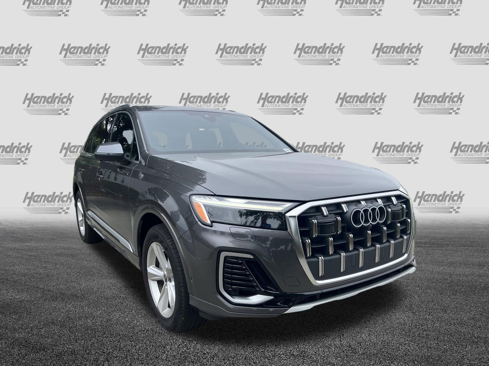 Used 2025 Audi Q7 2.0T Premium w/ Convenience Package AWD/4WD image 2