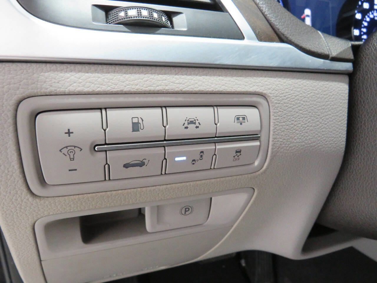 Used 2015 Hyundai Genesis 3.8 w/ Option Group 04 image 24