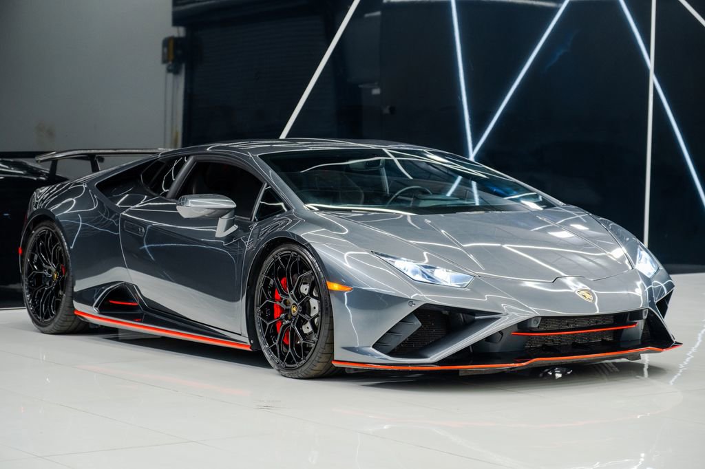 Used 2021 Lamborghini Huracan EVO image 1