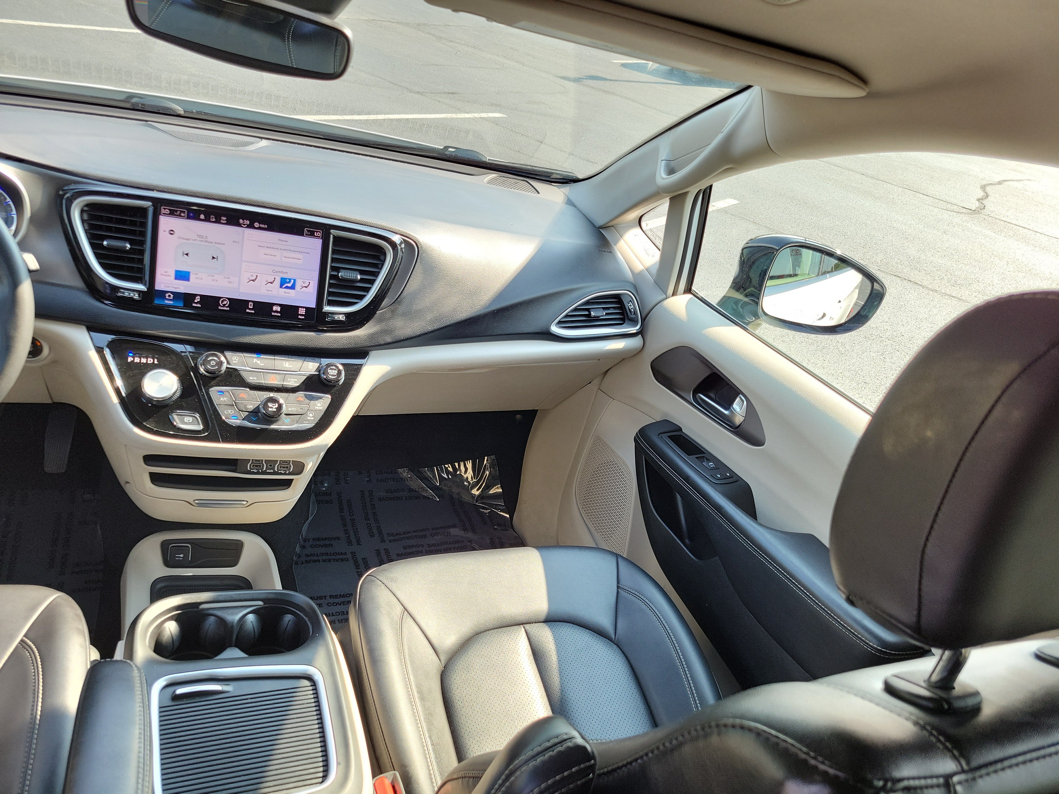 Used 2024 Chrysler Pacifica Touring-L FWD image 15