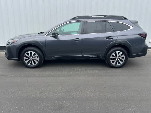 Used 2025 Subaru Outback Premium image 3