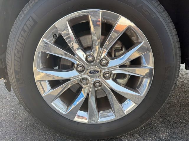 Used 2015 Ford F150 Lariat w/ Equipment Group 502A Luxury image 5