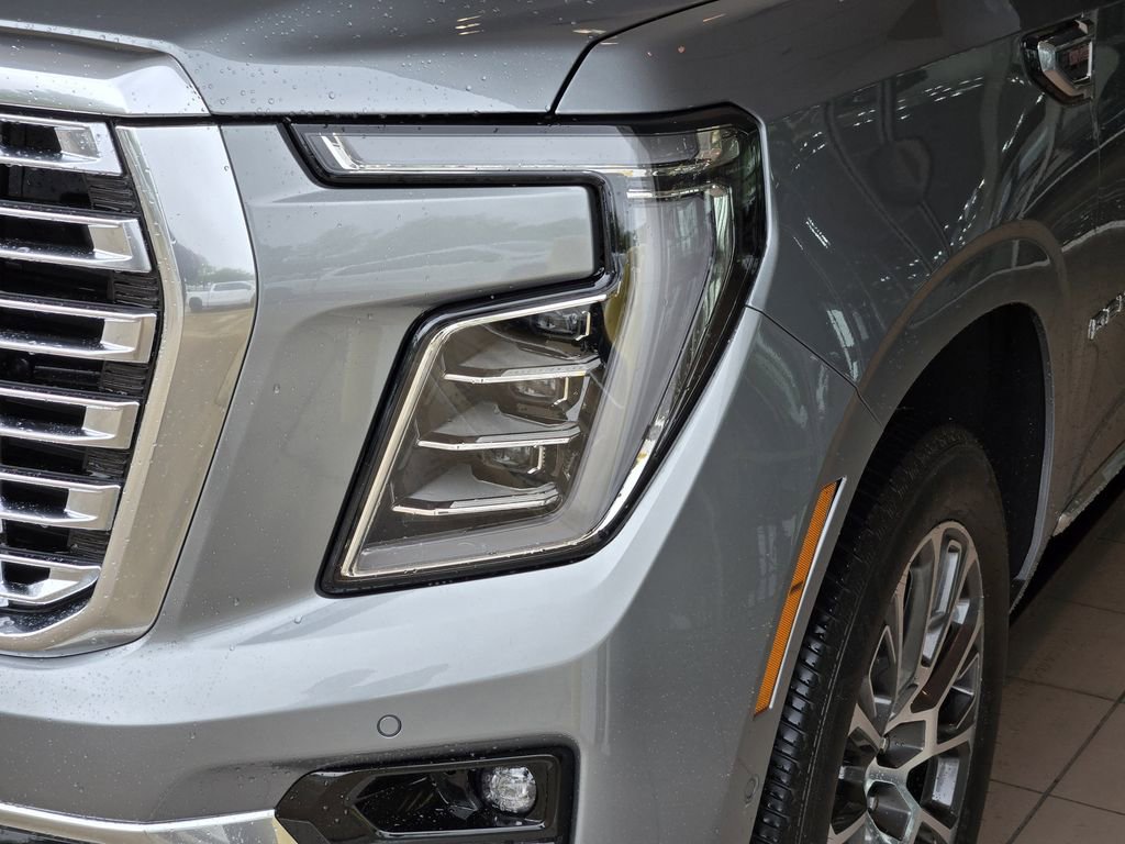 Used 2026 GMC Yukon Denali w/ Sun & Power Step Package AWD/4WD image 8