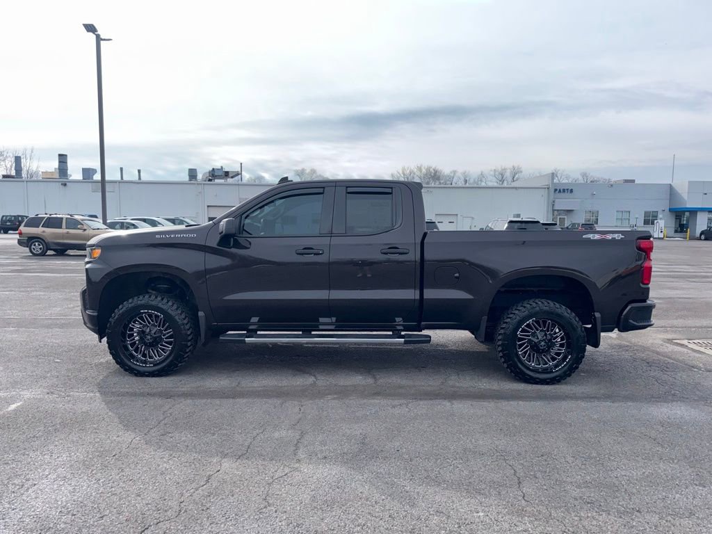 Used 2019 Chevrolet Silverado 1500 Custom w/ Custom Value Package image 2