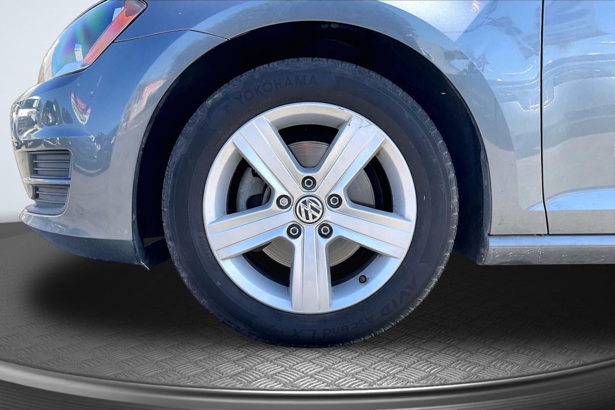 Used 2017 Volkswagen Golf SE FWD image 9