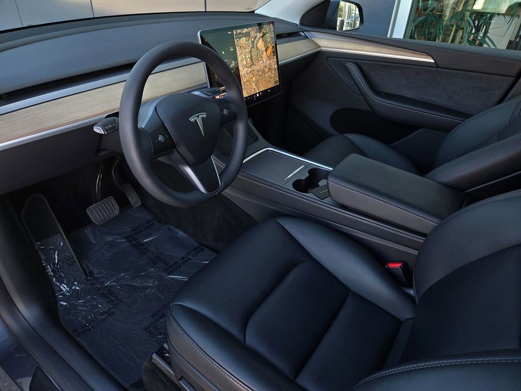 Used 2023 Tesla Model Y Long Range image 9