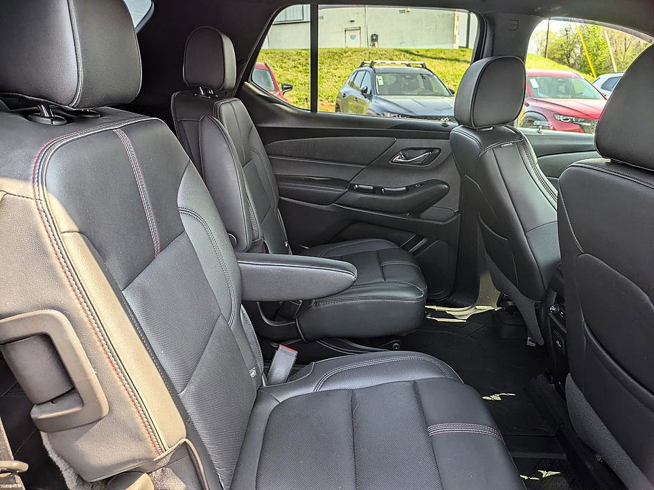 Used 2023 Chevrolet Traverse RS image 33
