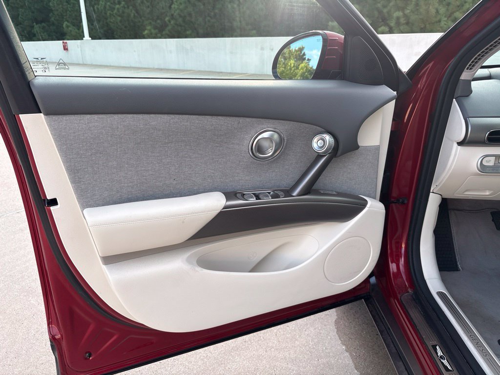 Used 2024 Genesis GV60 RWD image 15