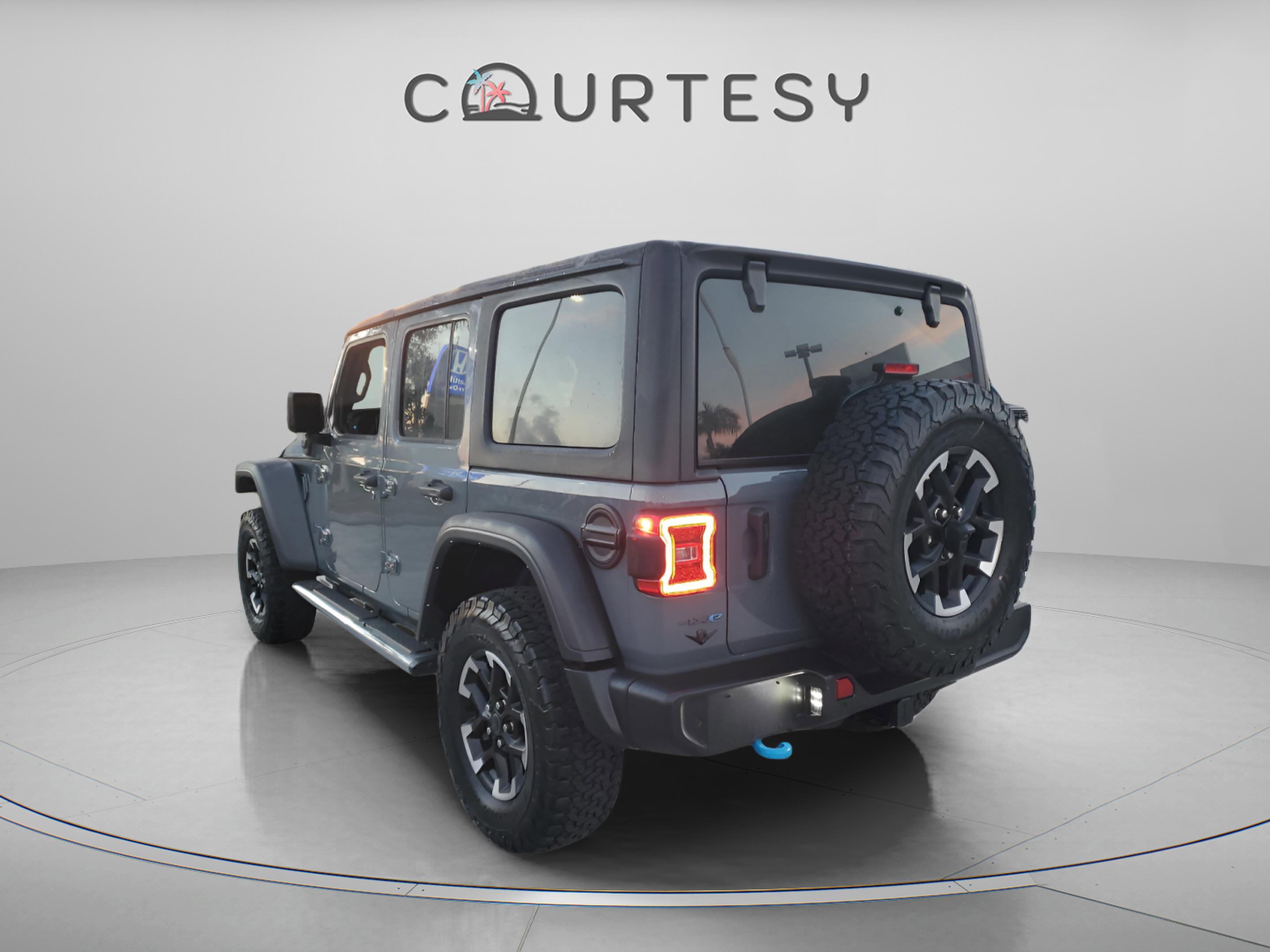 Used 2024 Jeep Wrangler Unlimited Rubicon 4xe w/ Technology Group image 3