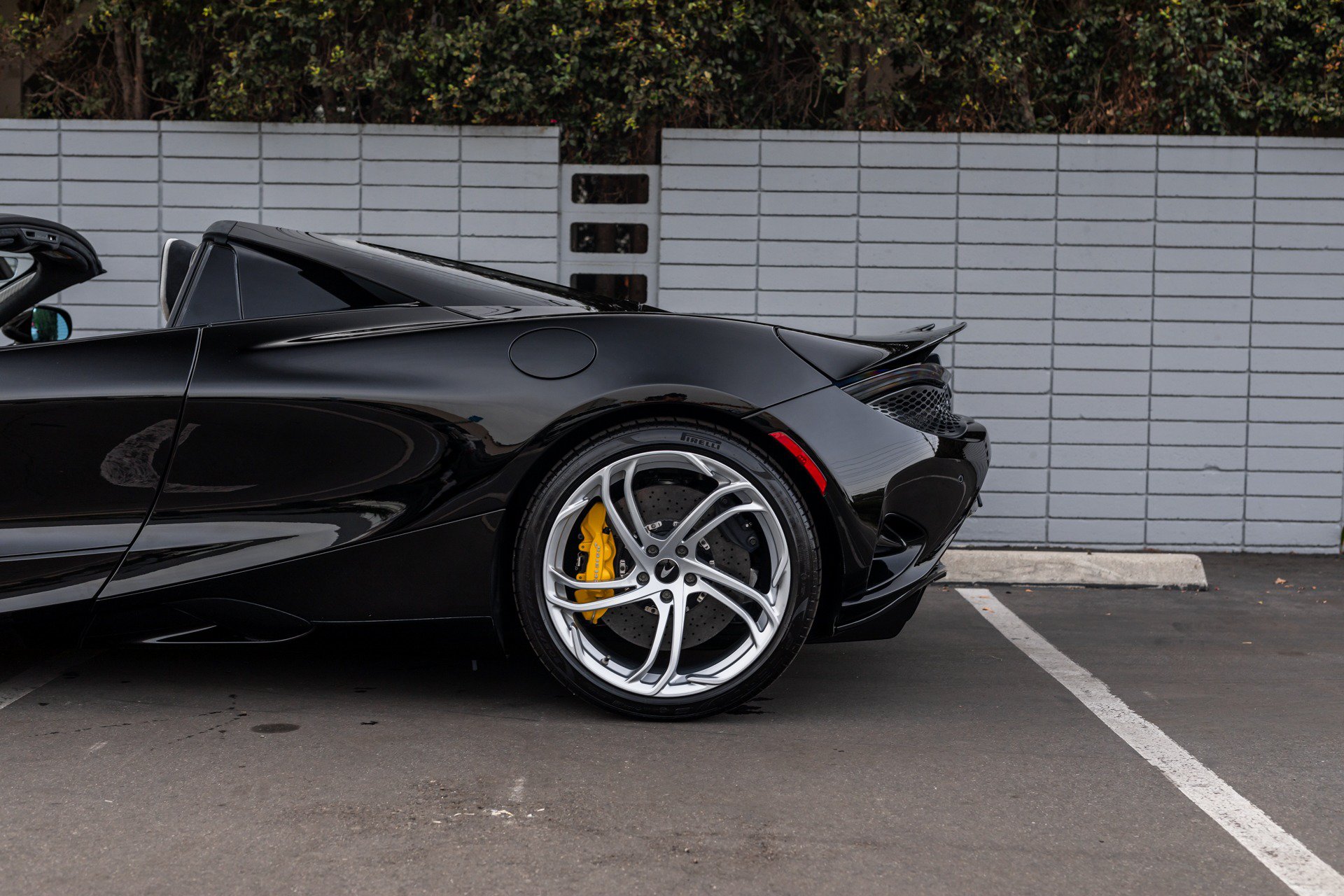 Used 2024 McLaren 750S Spider RWD image 22