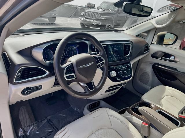 Used 2018 Chrysler Pacifica Touring-L Plus w/ Advanced Safetytec Group FWD image 11