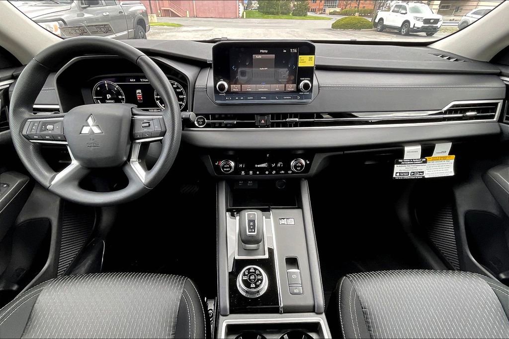 New 2025 Mitsubishi Outlander ES image 5