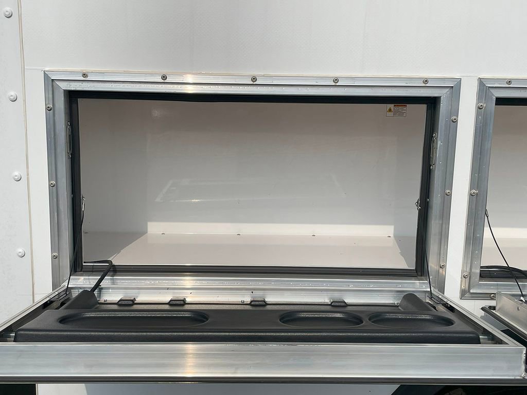 Used 2022 Chevrolet Express 3500 CUTWAY w/ Power Convenience Package image 18