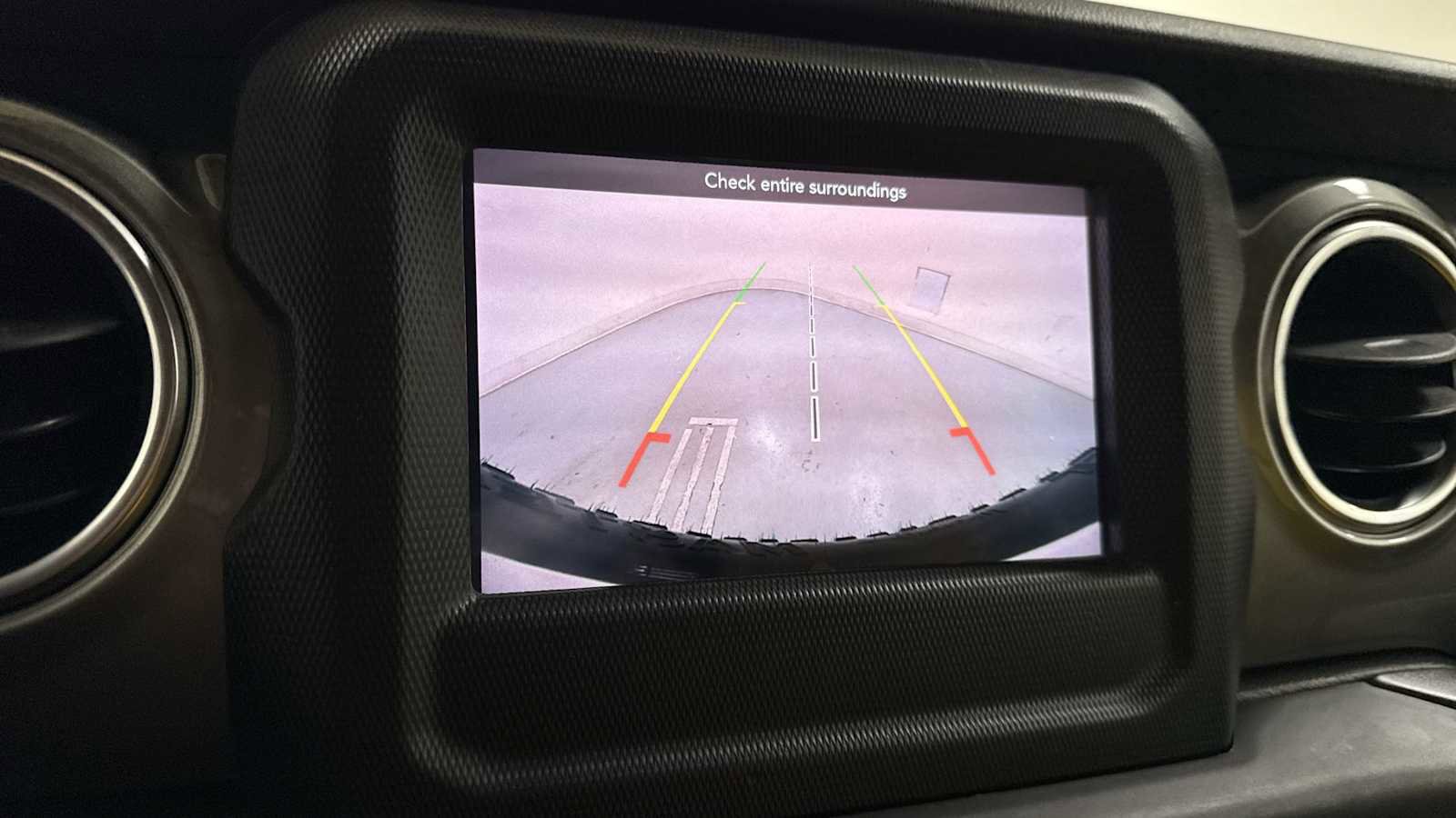 Used 2019 Jeep Wrangler Unlimited Sahara image 20