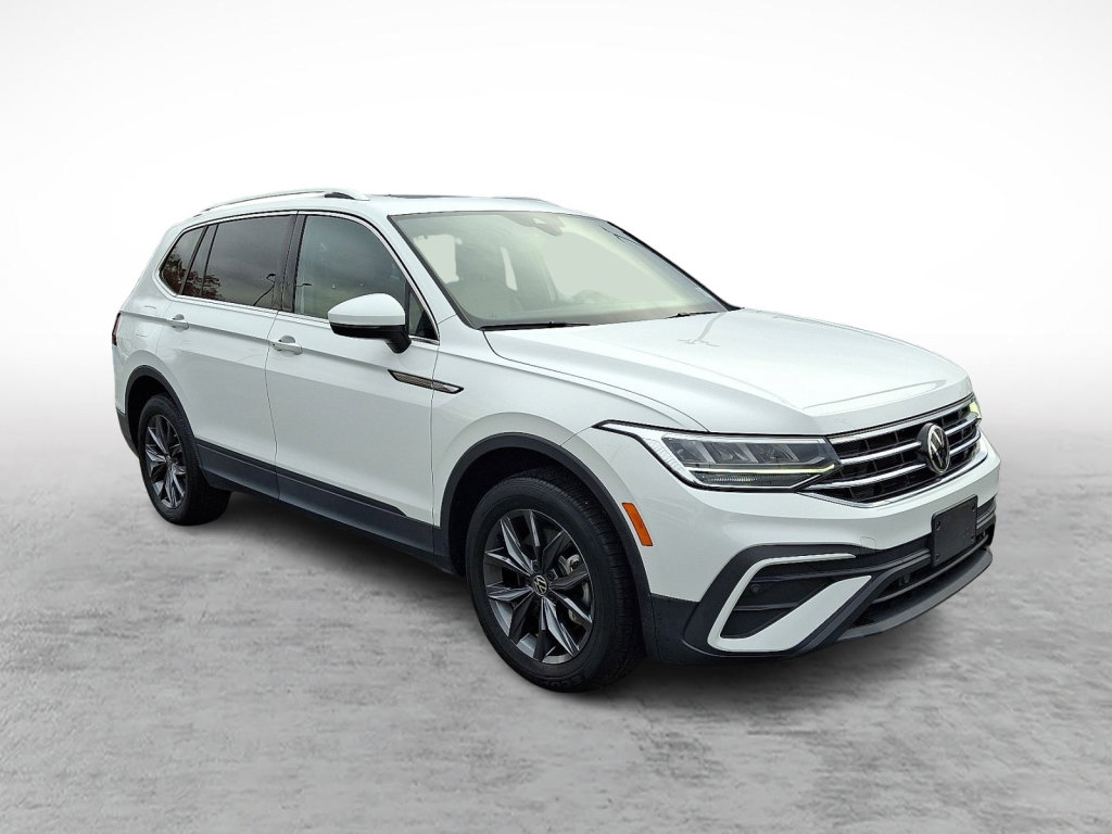 Used 2022 Volkswagen Tiguan SE w/ Panoramic Sunroof Package image 7