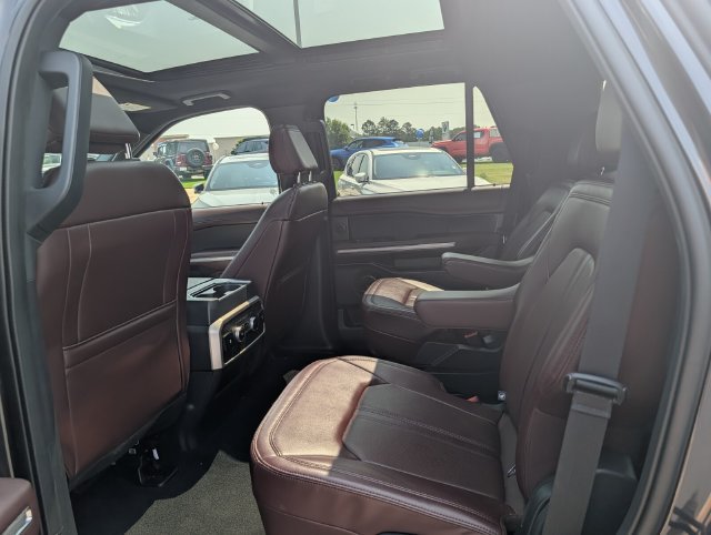 Used 2024 Ford Expedition Limited AWD/4WD image 18