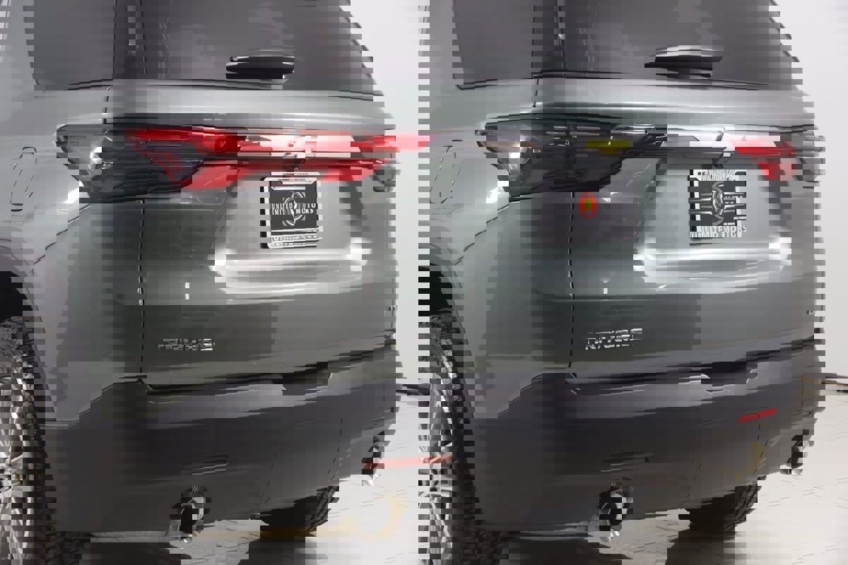 Used 2023 Chevrolet Traverse LT image 21