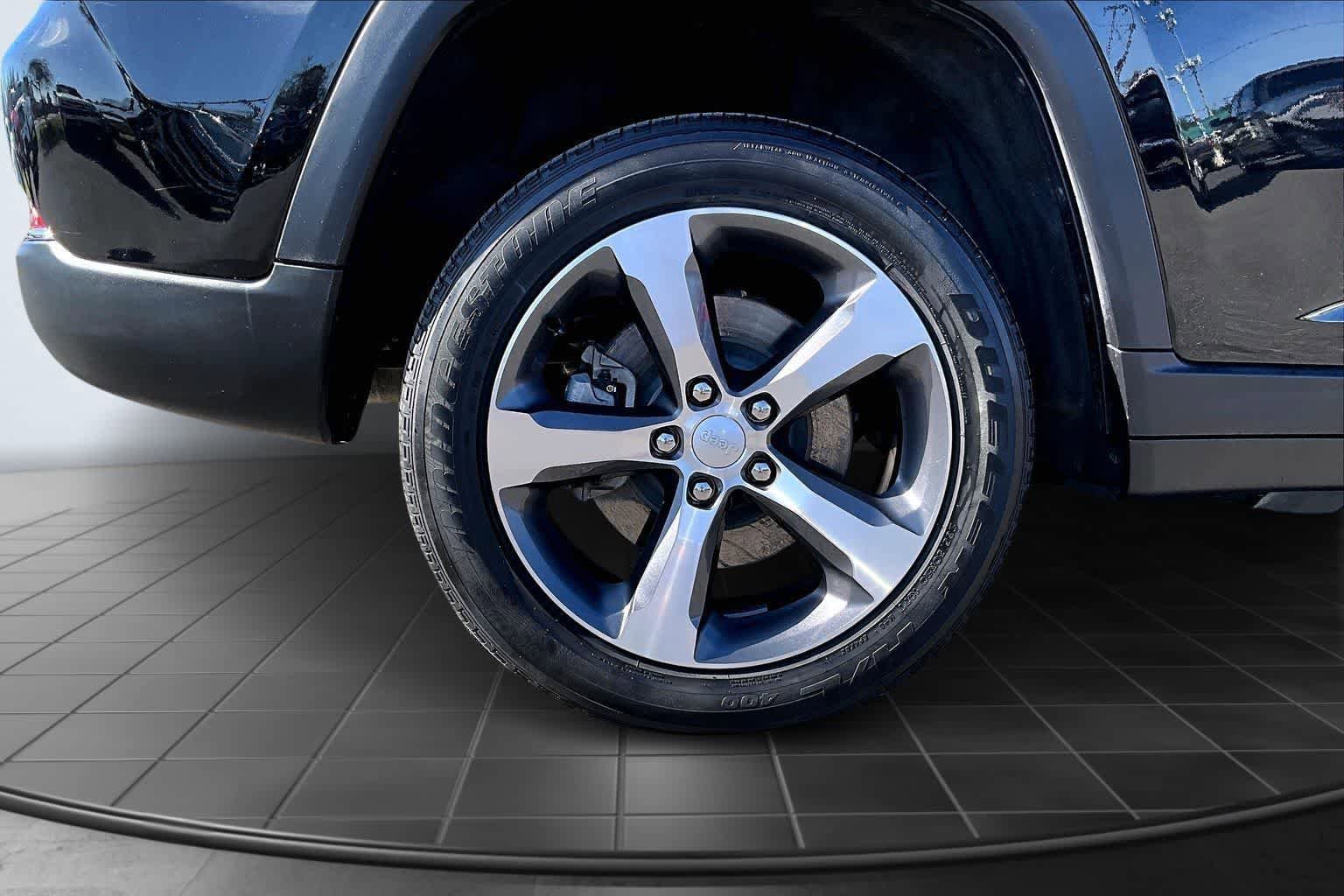Used 2022 Jeep Grand Cherokee Limited 4xe image 35