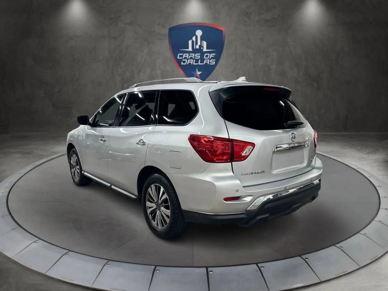 Used 2019 Nissan Pathfinder SV image 3