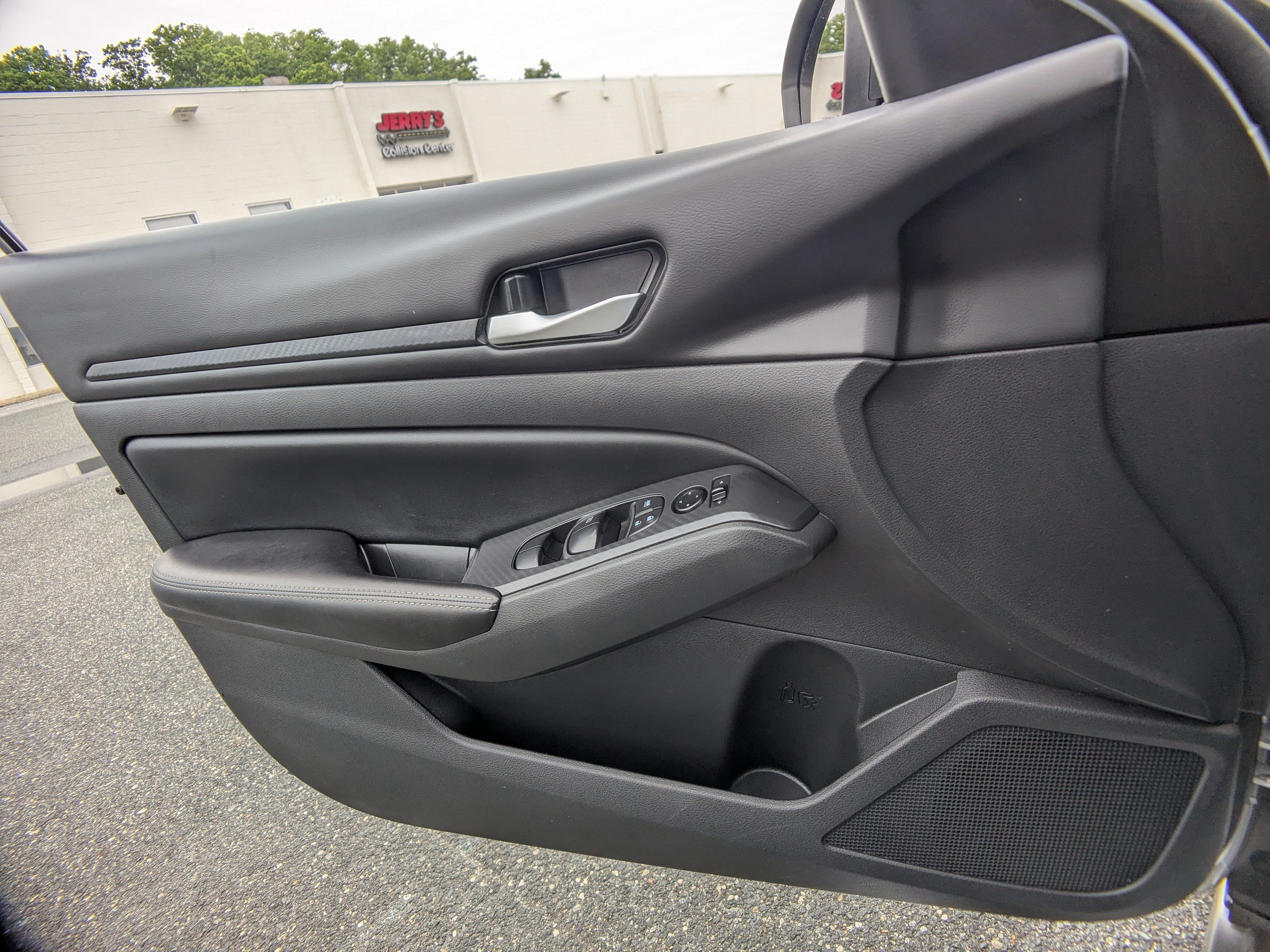 Used 2024 Nissan Altima 2.5 SV FWD image 22