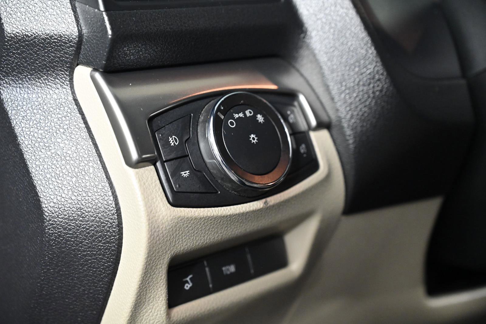 Used 2018 Ford Explorer XLT w/ Equipment Group 202A image 19