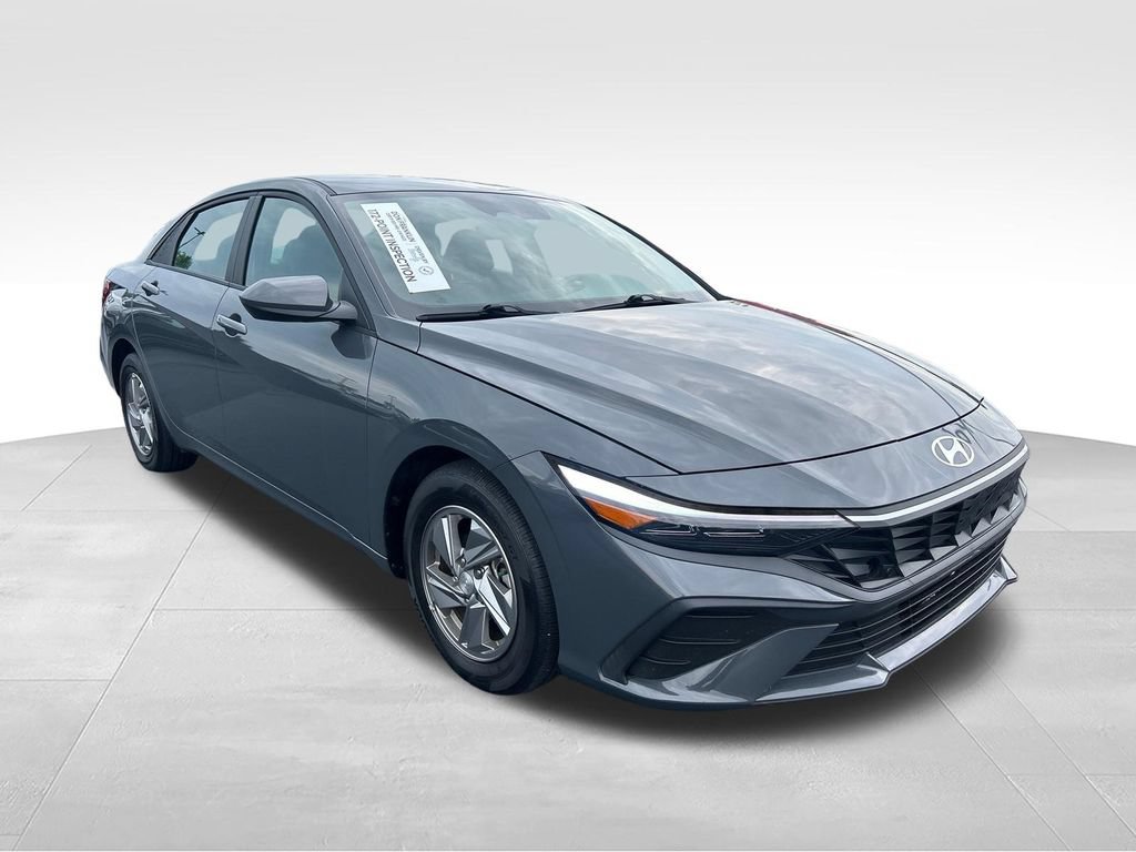 Used 2024 Hyundai Elantra SE FWD image 9