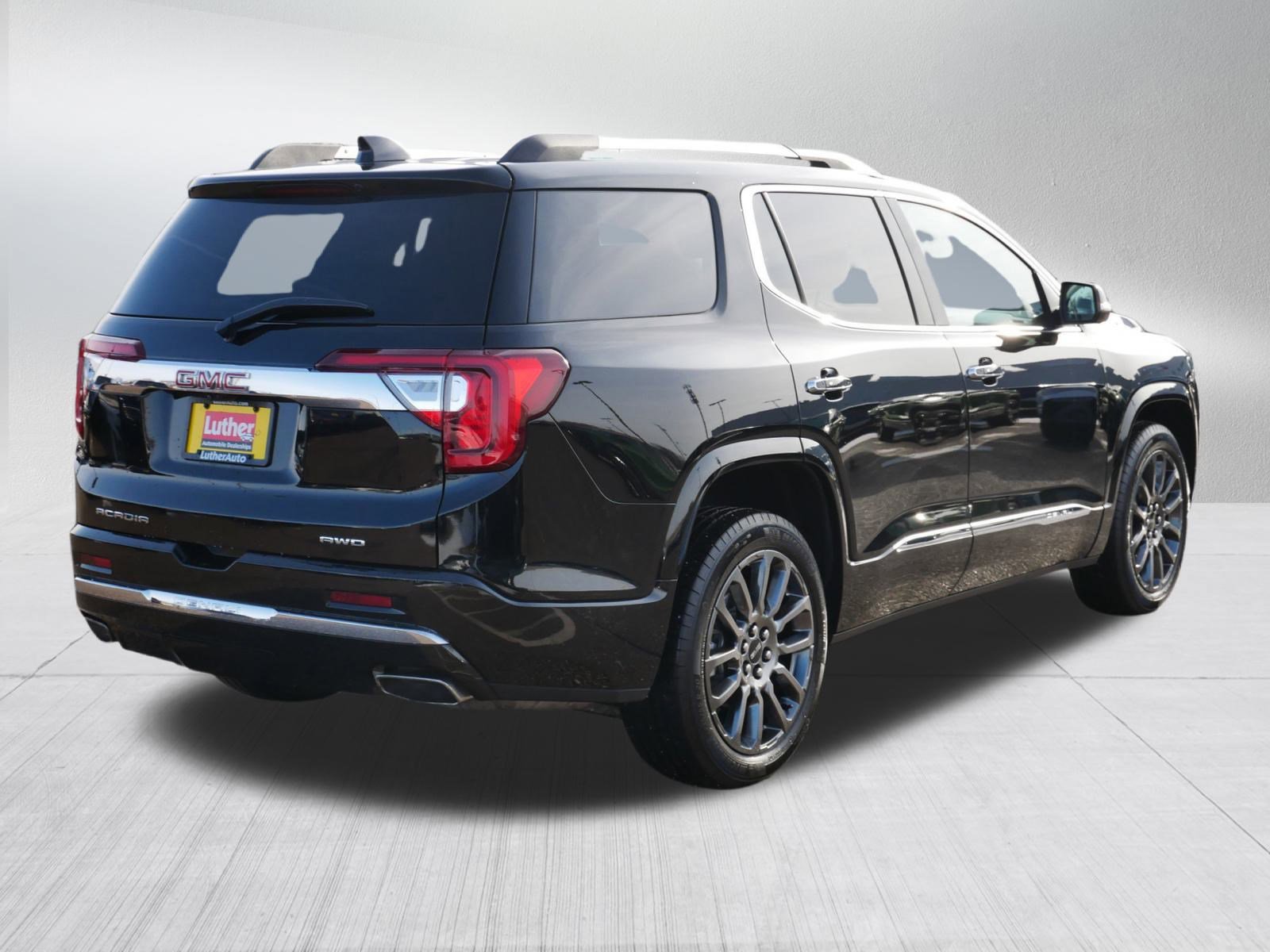 Used 2023 GMC Acadia Denali w/ Black Diamond Edition image 7