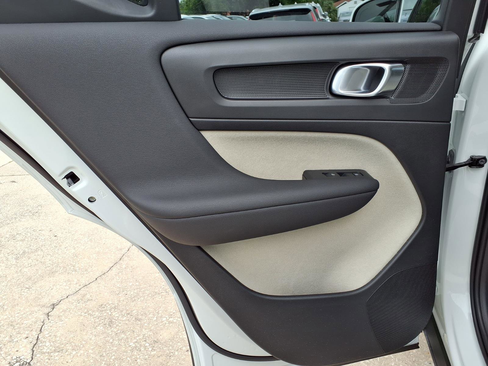 Certified 2023 Volvo XC40 B5 Plus w/ Protection Package Premier AWD/4WD image 19