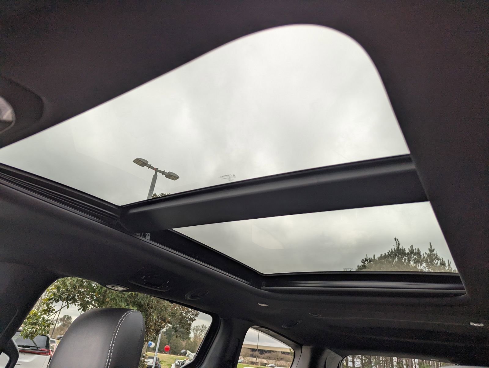New 2026 Chrysler Pacifica Select image 10