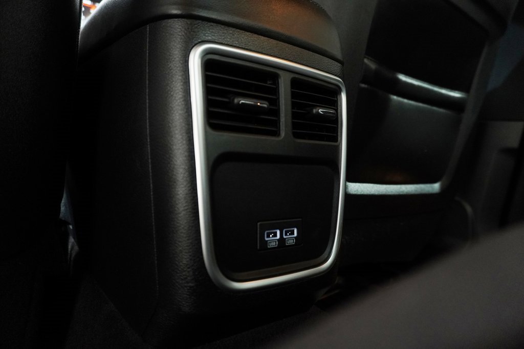 Used 2017 Dodge Charger SXT image 13