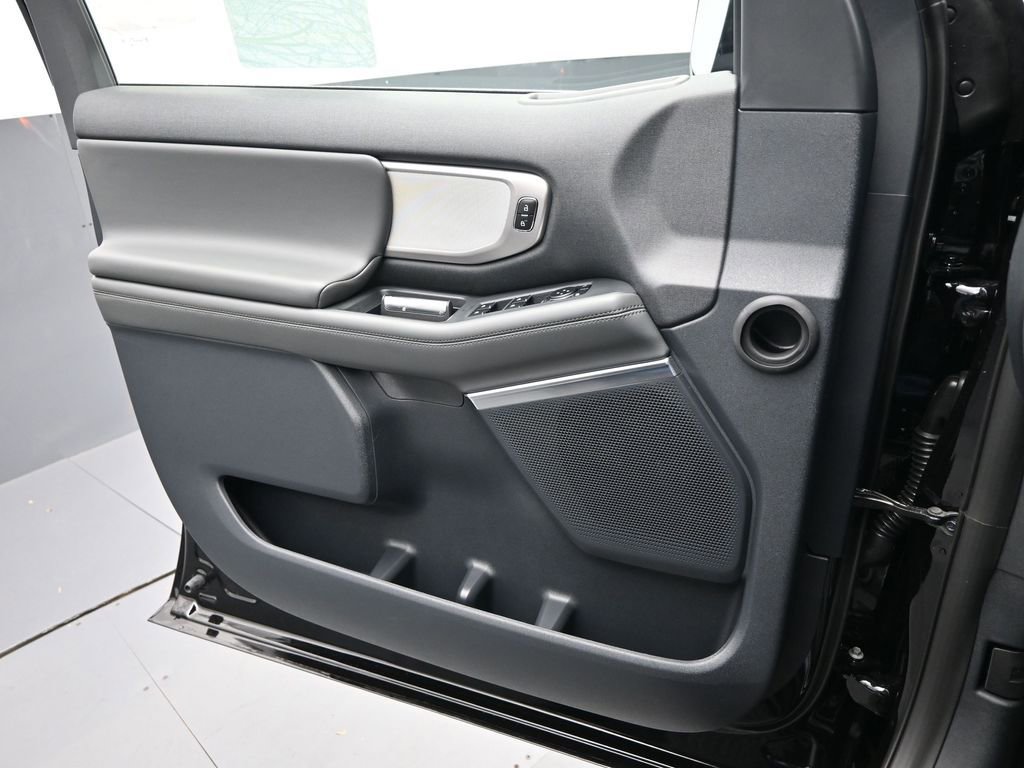 New 2026 Ford Expedition Active image 13