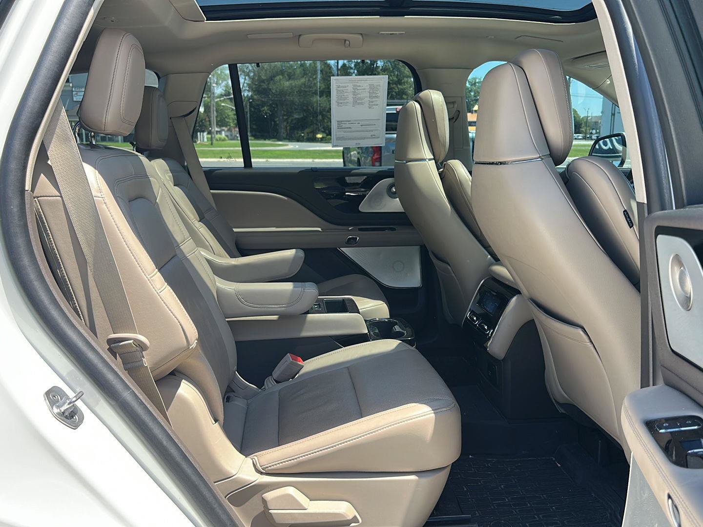 Used 2022 Lincoln Aviator Reserve w/ Equipment Group 201A AWD/4WD image 11