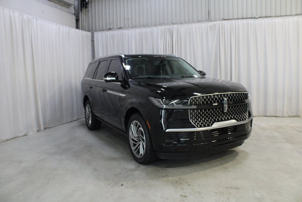 New 2027 Lincoln Navigator Reserve AWD/4WD image 1