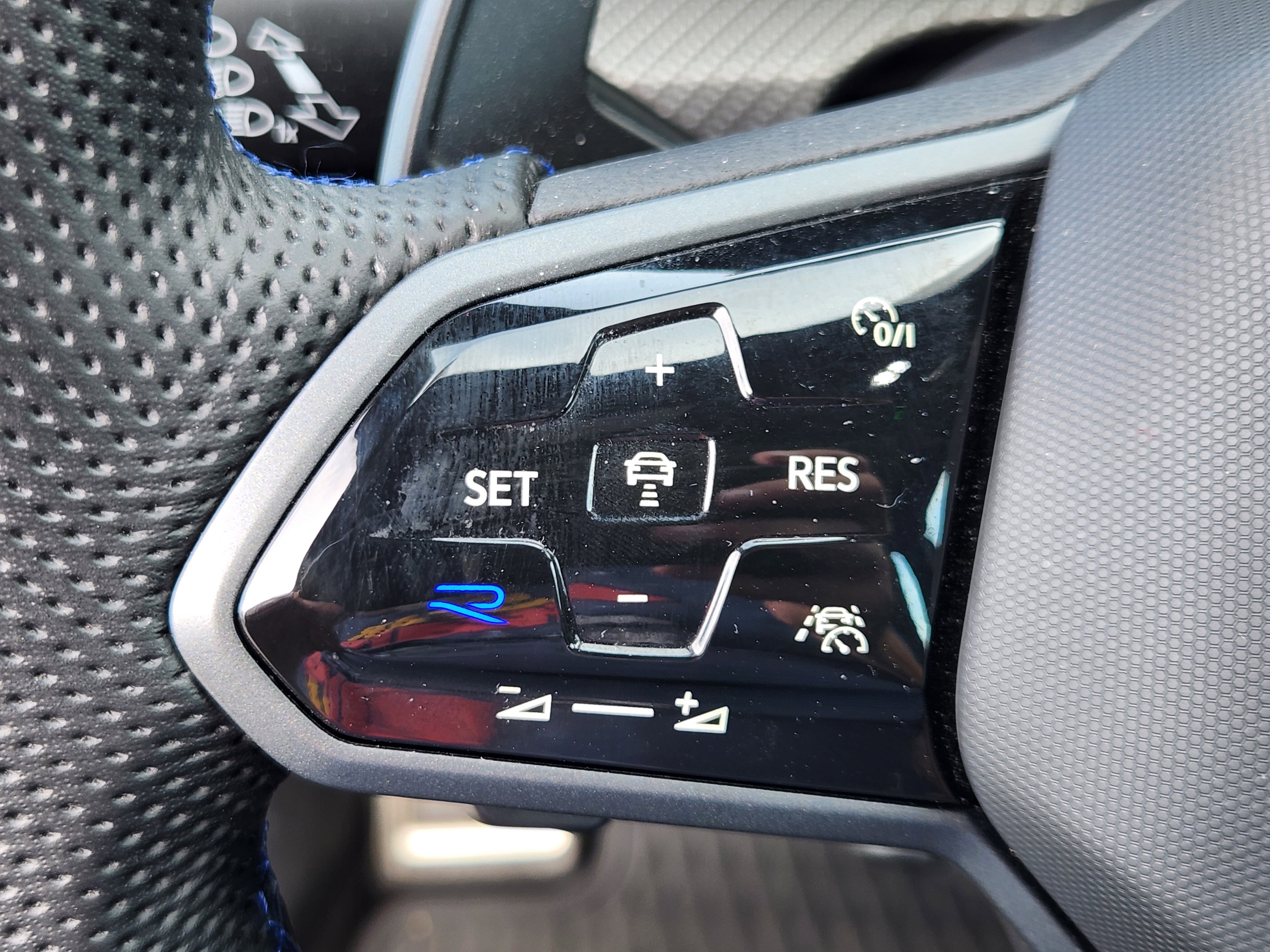 Certified 2024 Volkswagen Golf R AWD/4WD image 24
