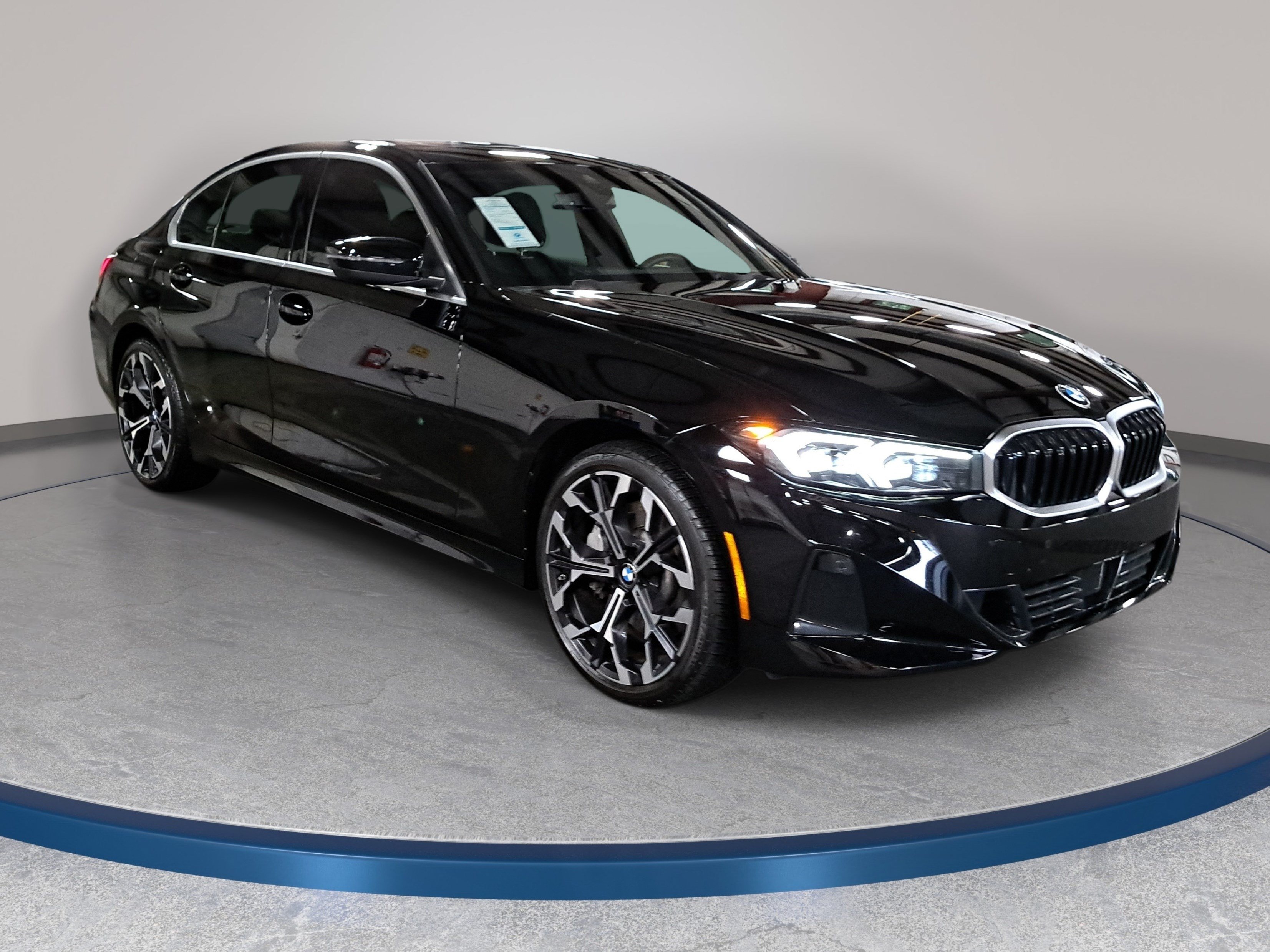 Used 2025 BMW 330i xDrive Sedan w/ Convenience Package AWD/4WD image 4