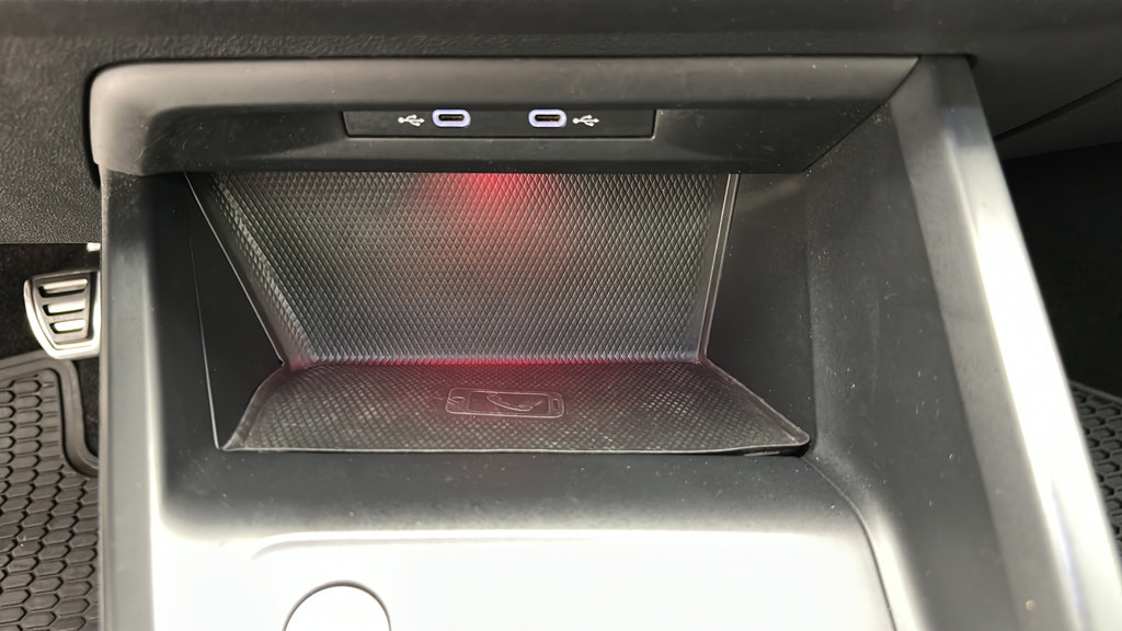 Used 2022 Volkswagen GTI SE FWD image 21