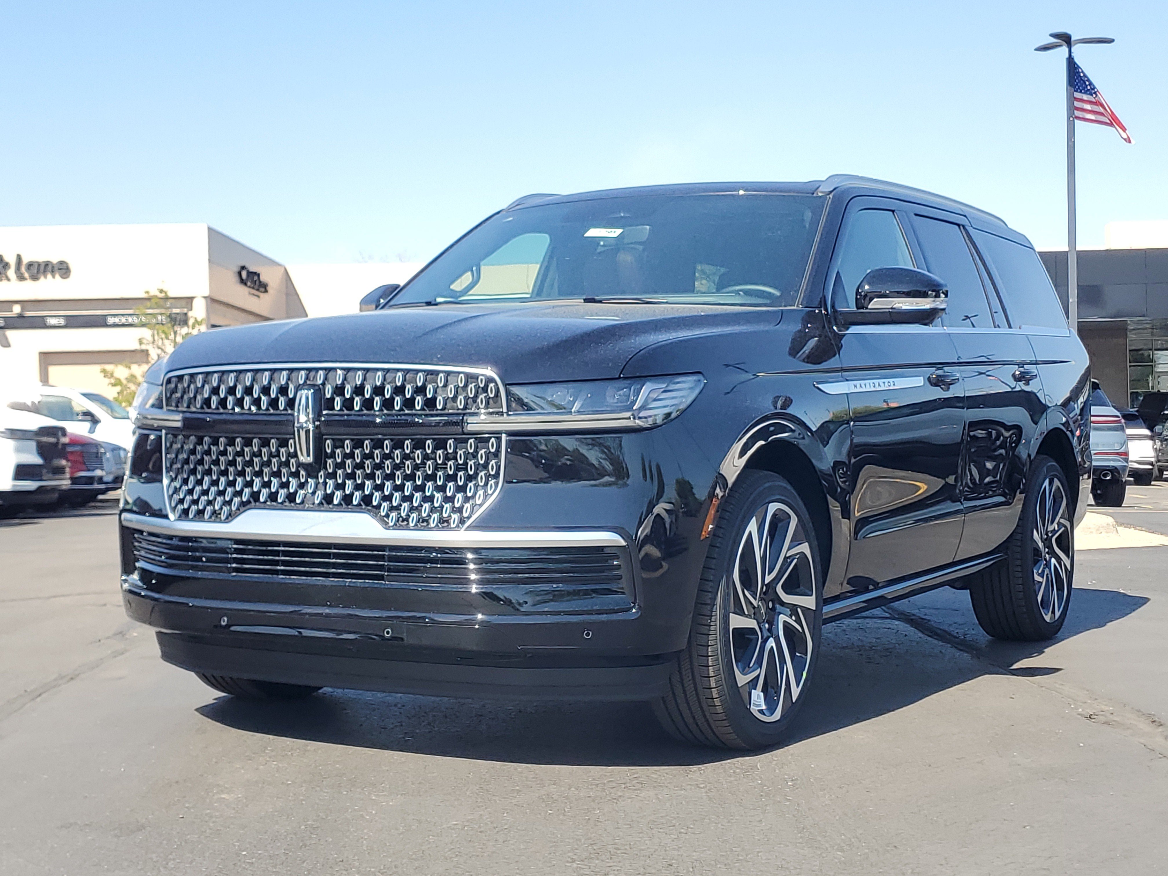 New 2026 Lincoln Navigator Reserve AWD/4WD image 2
