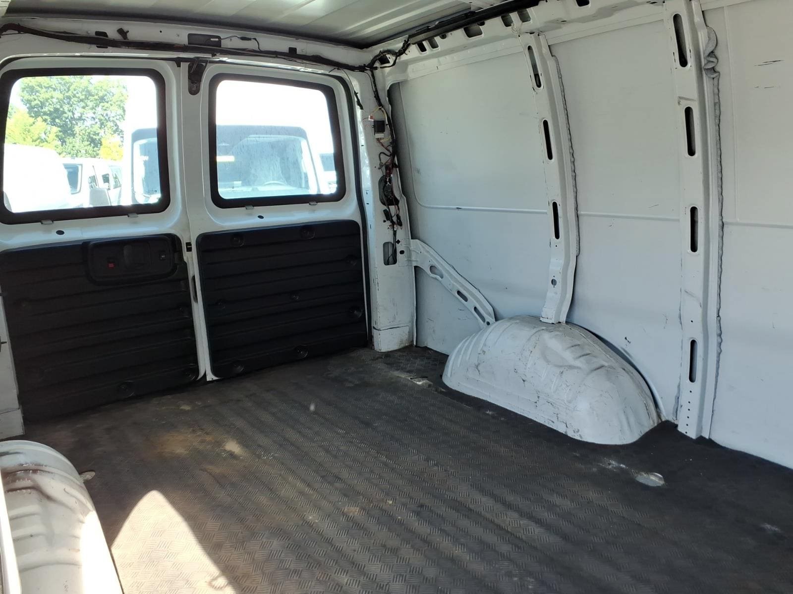Used 2020 GMC Savana 2500 w/ Driver Convenience Package RWD image 20