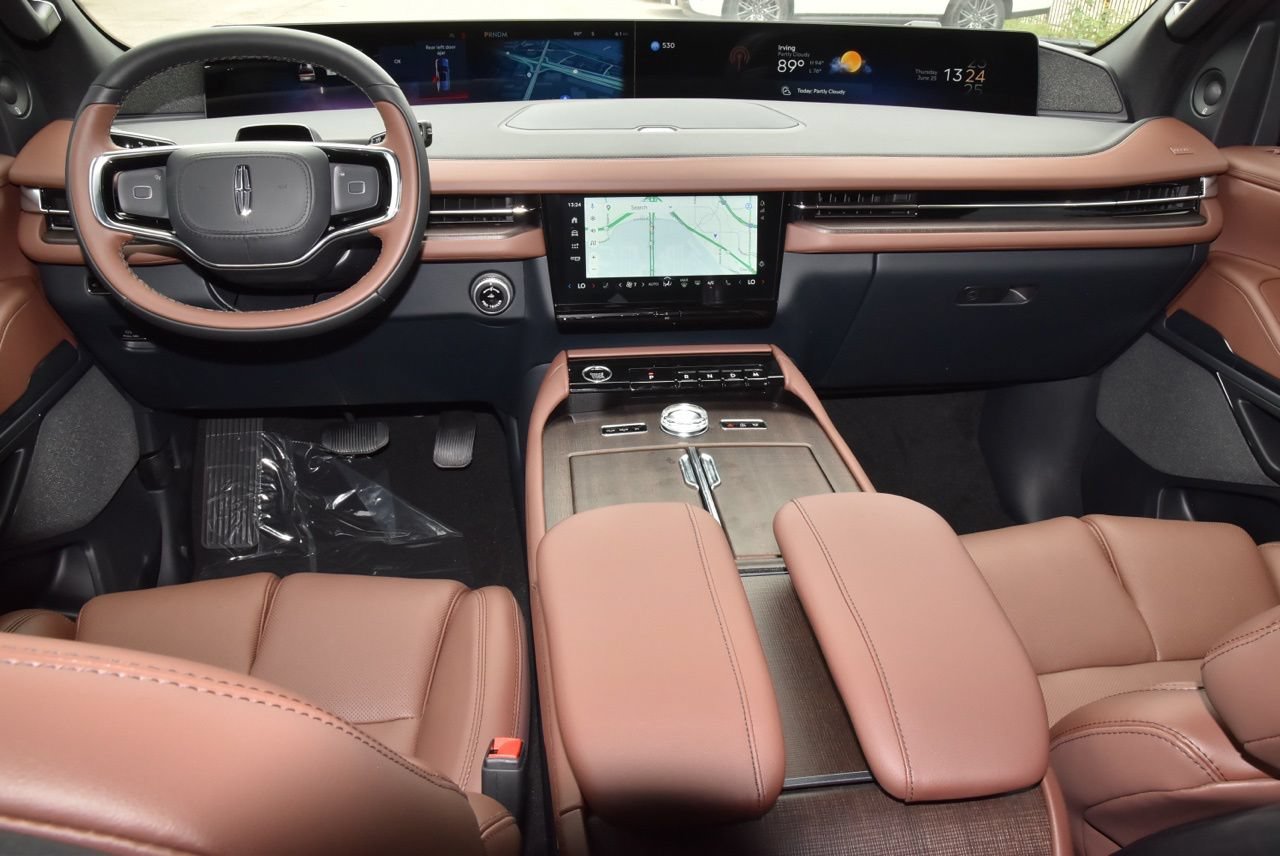New 2026 Lincoln Navigator Reserve AWD/4WD image 17