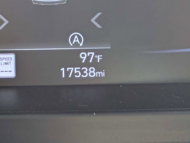 Used 2025 Hyundai Elantra SE FWD image 29