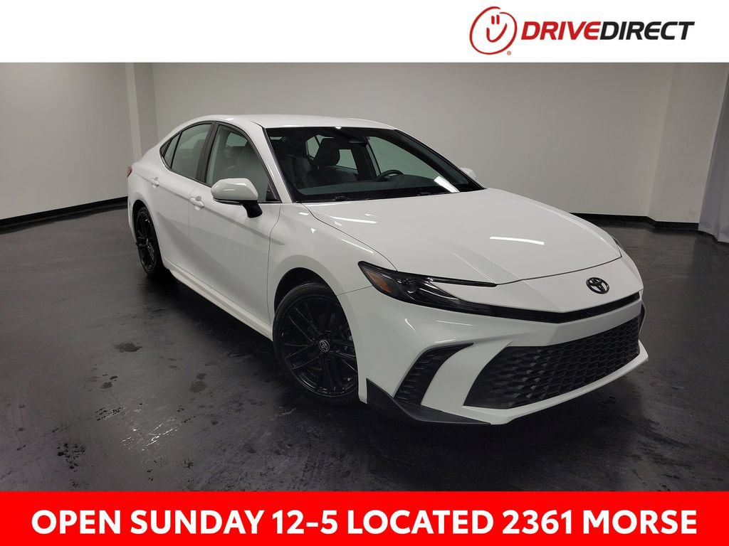 Used 2025 Toyota Camry SE w/ Convenience Package FWD image 1
