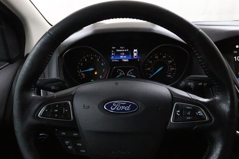 Used 2017 Ford Focus Titanium FWD image 11