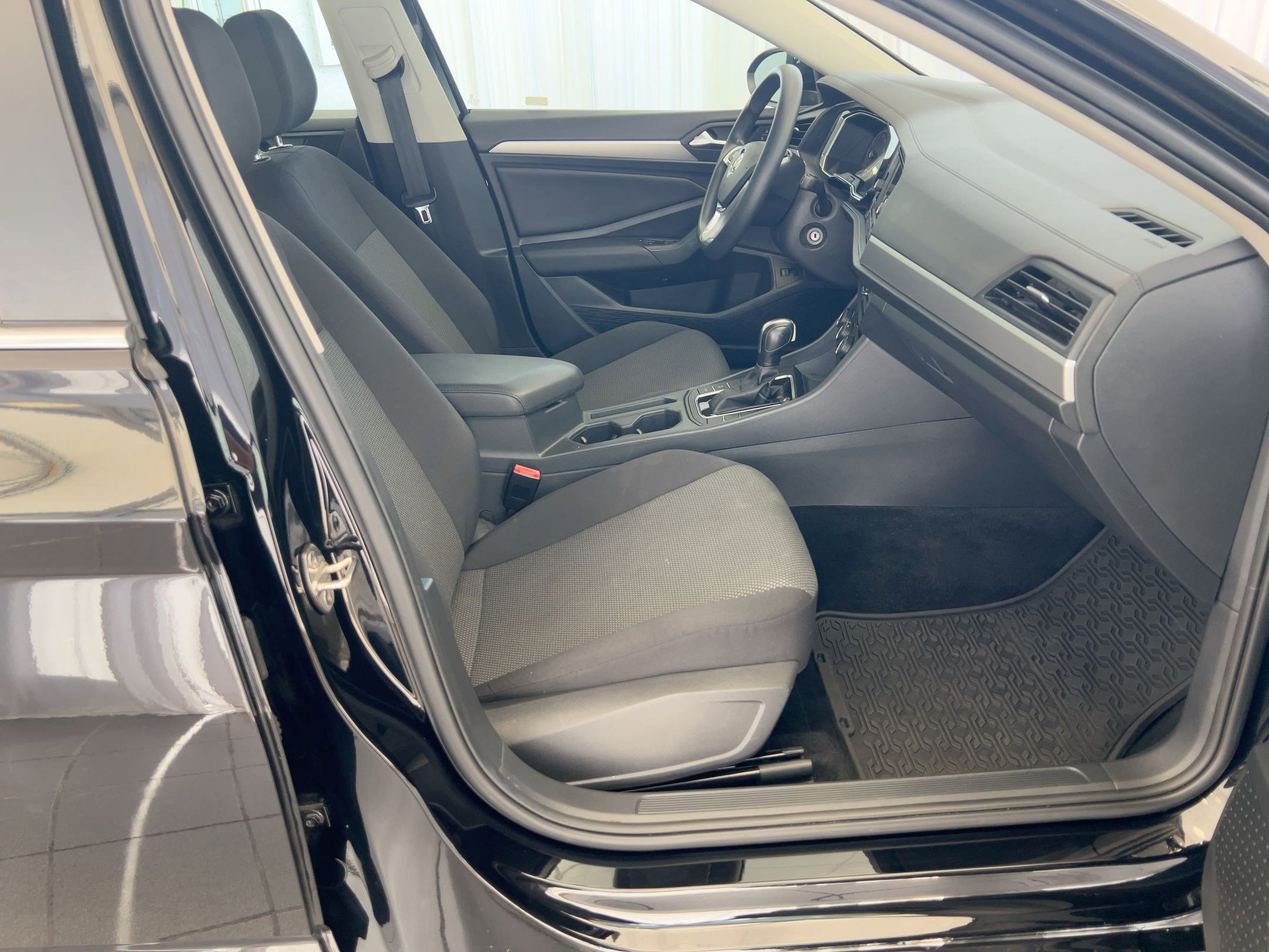 Used 2020 Volkswagen Jetta S w/ Driver Assistance Package image 28