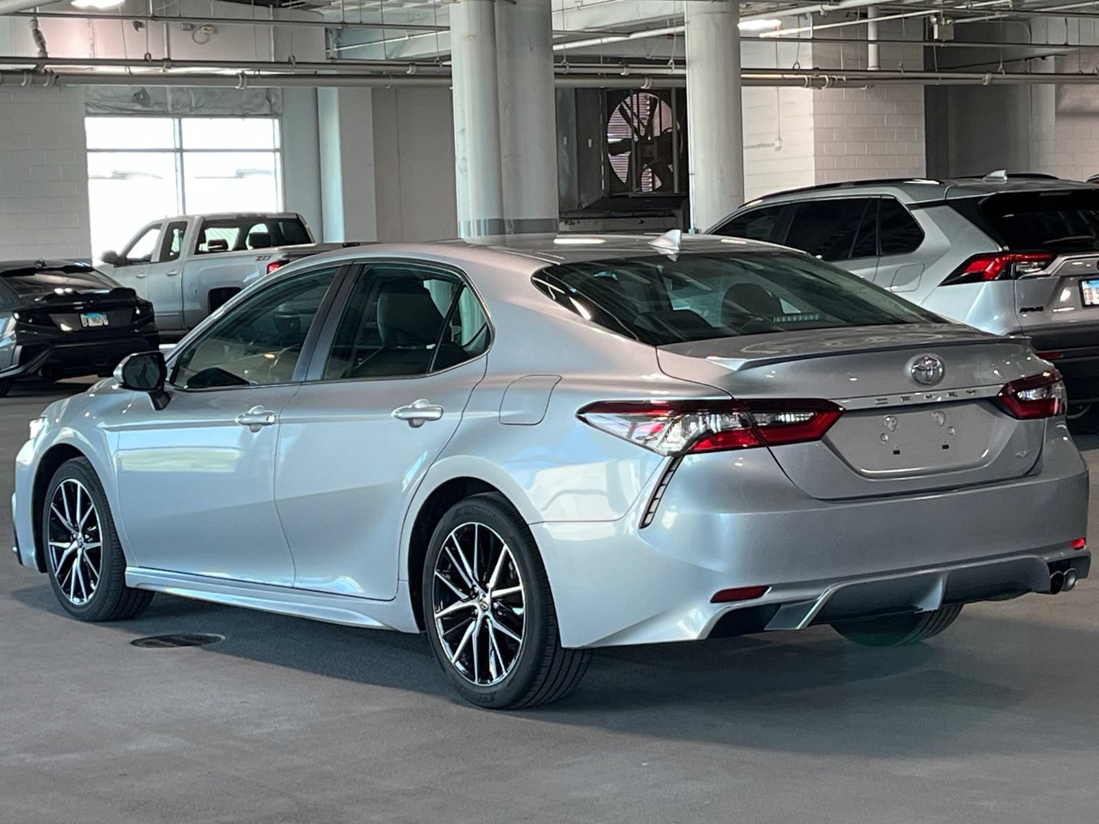 Used 2021 Toyota Camry SE FWD image 8