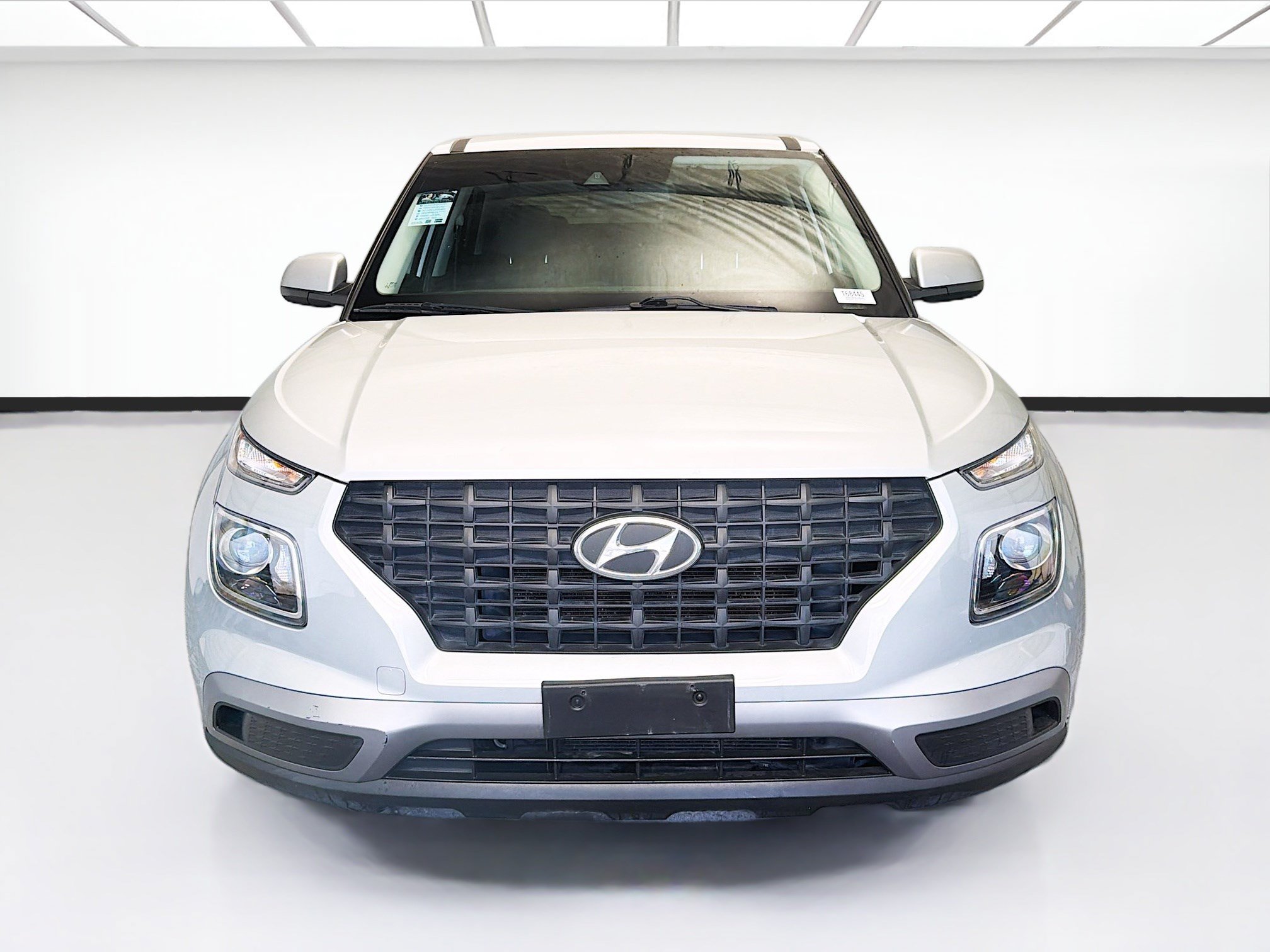 Used 2021 Hyundai Venue SE FWD image 2