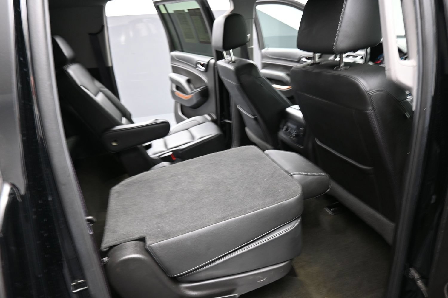 Used 2017 Chevrolet Suburban Premier AWD/4WD image 20