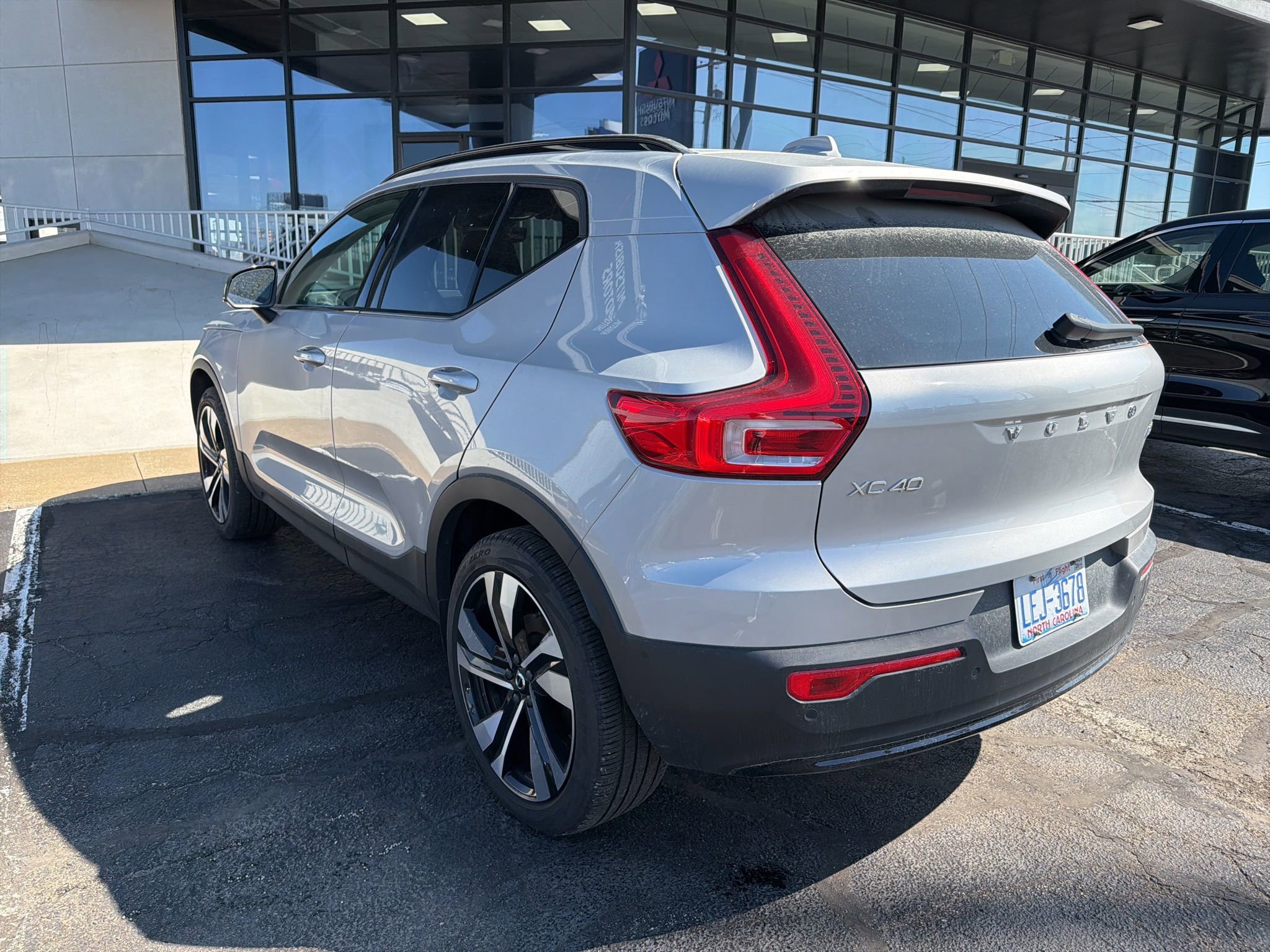 Used 2025 Volvo XC40 B5 Plus image 10